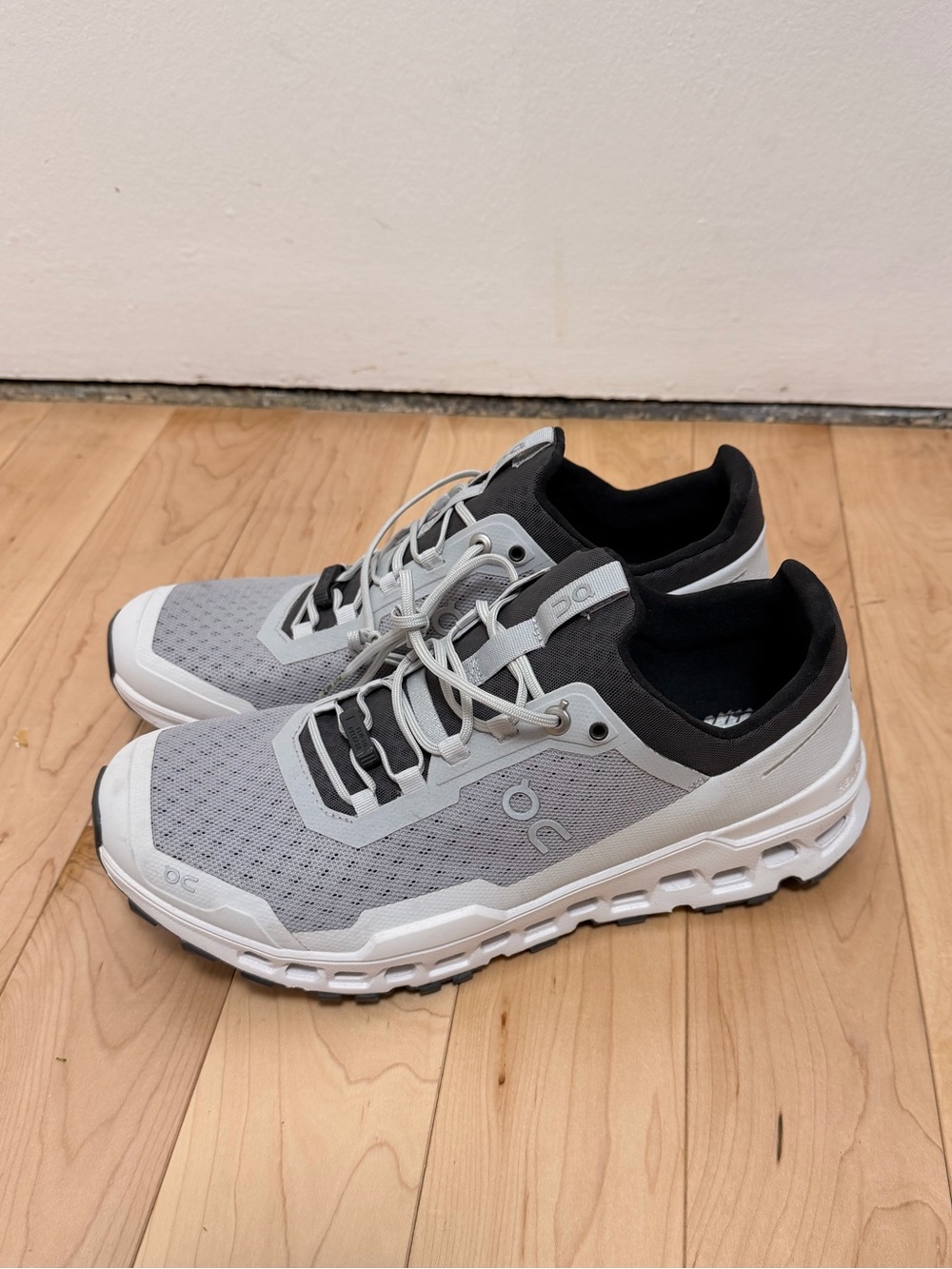 On Running Cloudultra Glacier Frost sneakers in gray and white men size 9